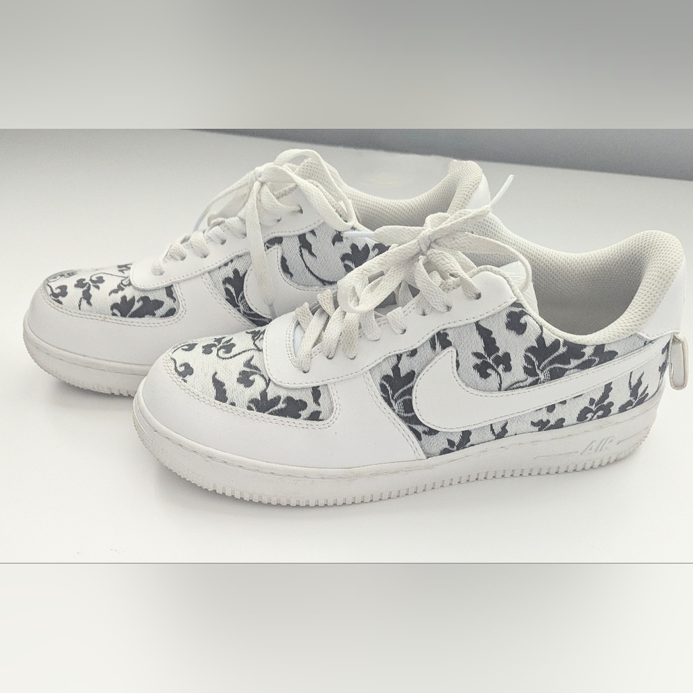 Nike Airs Black & White Embroidered Design - Women's Mixed Size 9.5 & 10